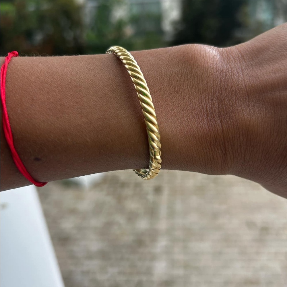 18k Sculpted Cable Bangle Bracelet